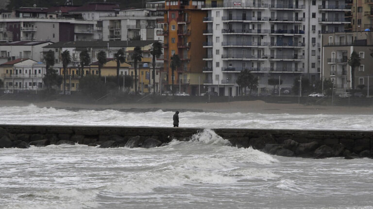 Maltempo, in gran parte della Calabria scuole e lungomari chiusi martedì 20 – Notizie