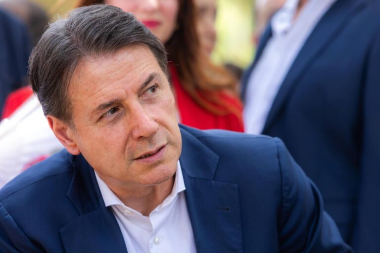 No armi all’Ucraina, altrimenti siamo come Meloni