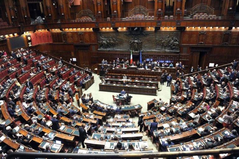 L. elettorale, solo uomini a Montecitorio. La costituzionalista: “parità negata”