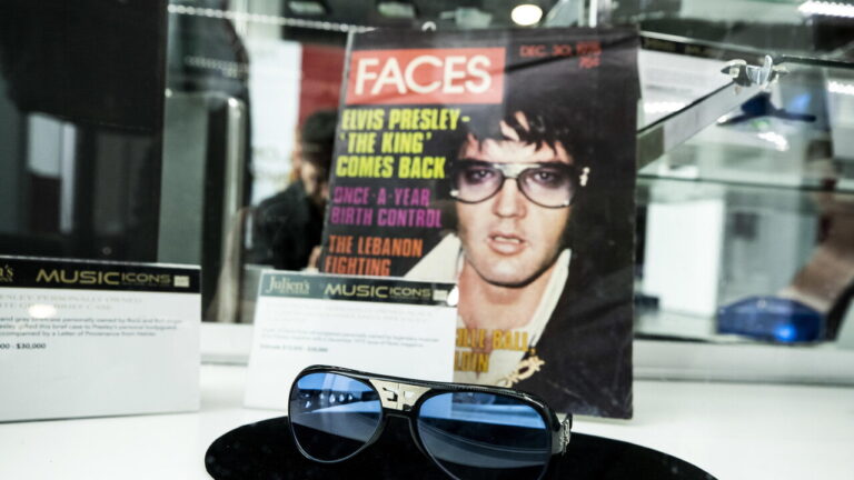 Gli eredi di Elvis Presley contro Anthropic, ‘ha usato 274 canzoni per addestrare IA’ – People