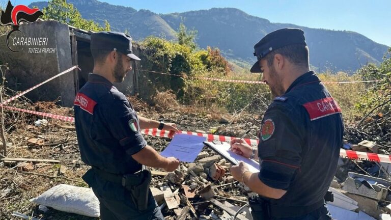 Rifiuti abbandonati e incendiati nel Parco del Pollino, denunciato un uomo – Notizie