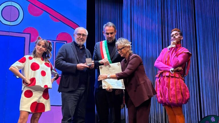 Il sindaco di Treviso consegna il Sigillo della città ad Altan – People