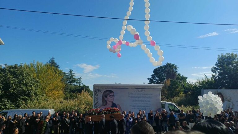 Uccisa in un agguato in Calabria, in centinaia ai funerali – Notizie