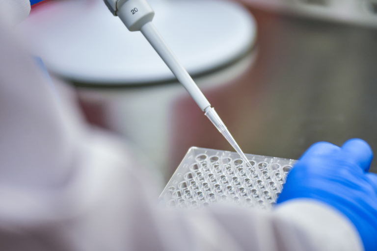 Test genomici per il cancro nei seno nei Lea passo avanti verso cure su misura