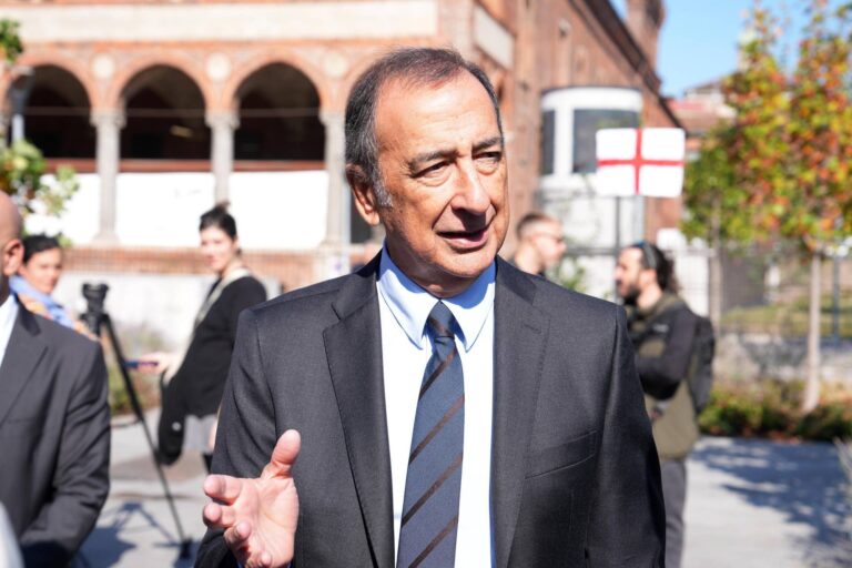 “Sì ai militari, ma serve piano per adolescenza”, Sala lancia l’allarme a Milano